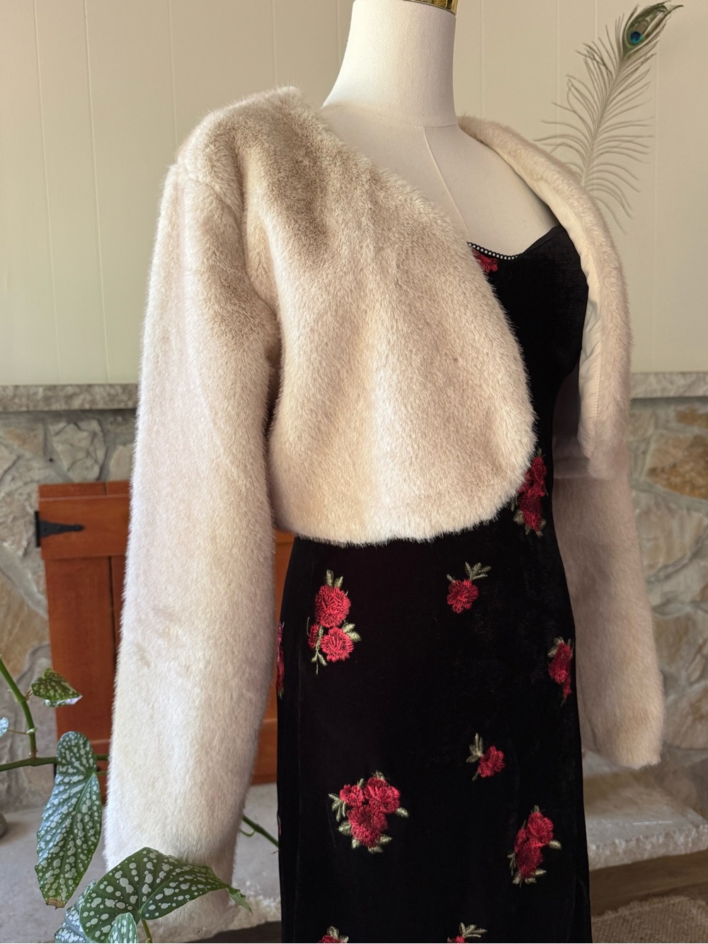 Iris Cream Faux Fur Cropped Formal Jacket for Homecoming, Weddings Size Large
